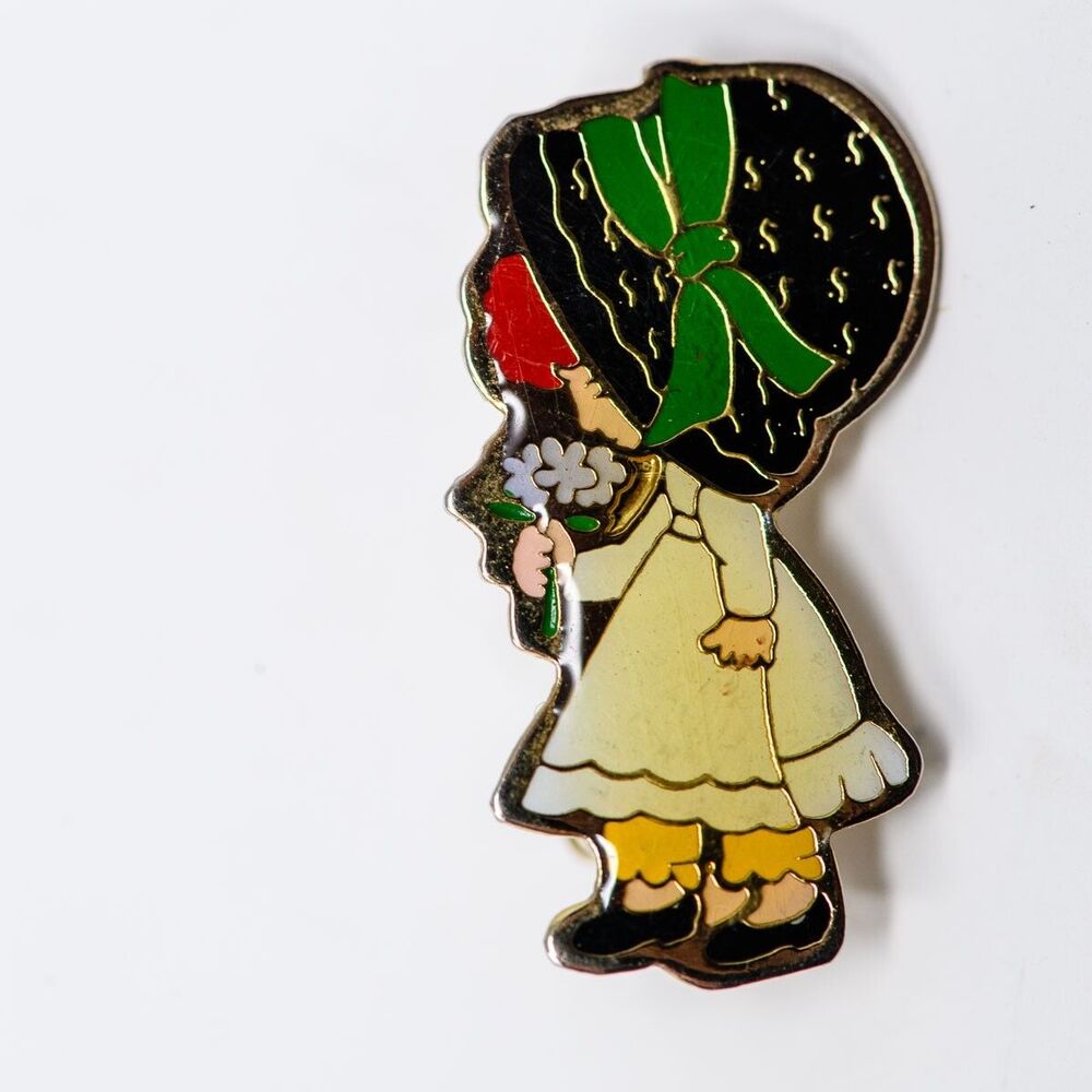 Pin‎ Vintage 1" enamel girl with hat flower bouquet holly hobbie brooch Small